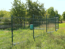 Montáž 3D zelených panelů a betonových podhrabových desek – Kralovice Montáž 3D zelených panelů a betonových podhrabových desek – Kralovice